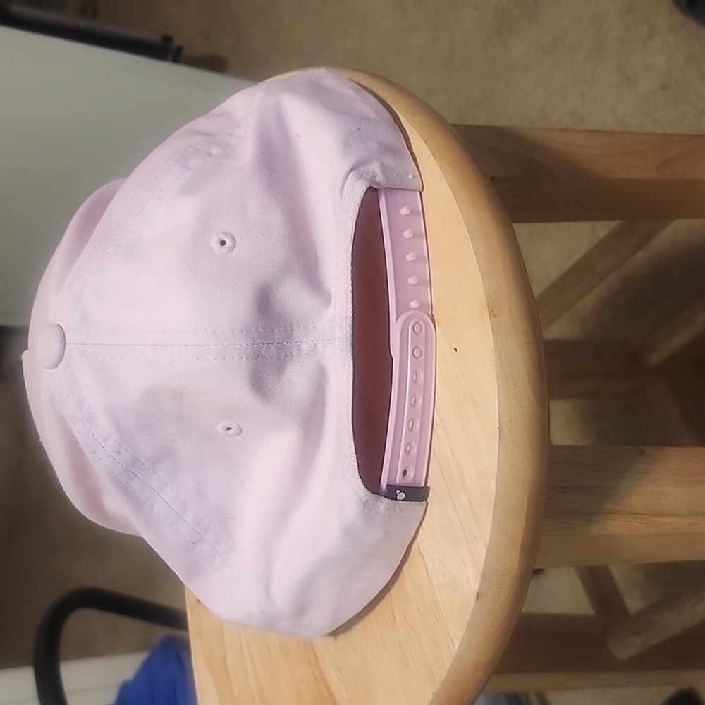 Pink snap back hat - Picture 3 of 4